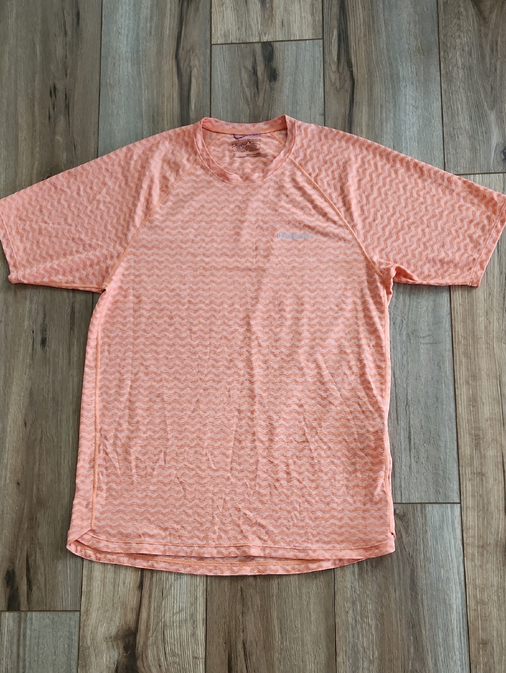 Patagonia Women's Coral Orange Short Sleeve Gym Performance Jersey Size Small